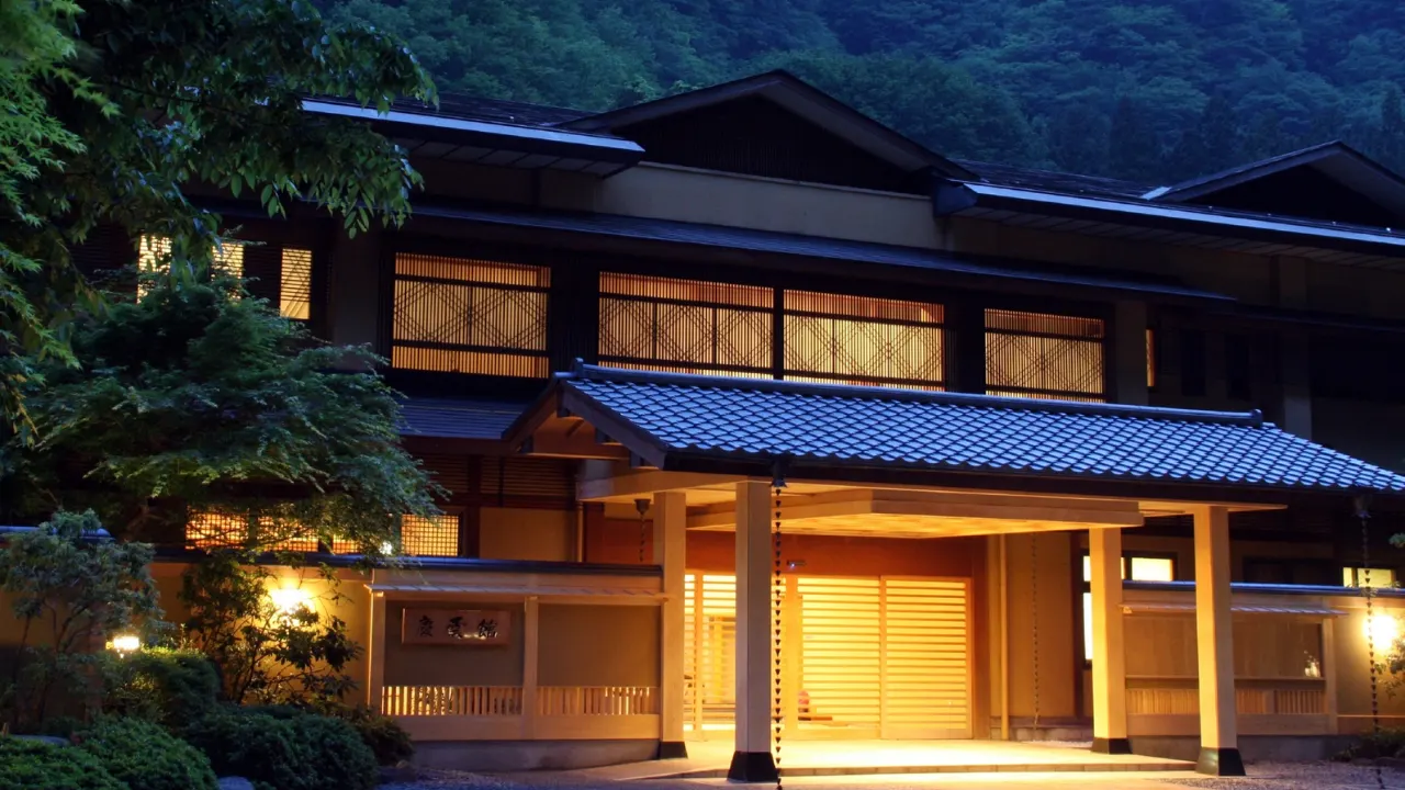 全館源泉掛け流しの宿 西山温泉 慶雲館